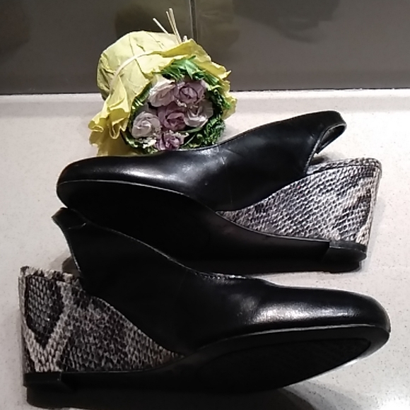 Arturo Chiang Peep Toe Wedges - Picture 2 of 6